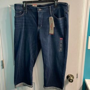 Levi’s Blue jean Shaping capri 18w ( 16w)